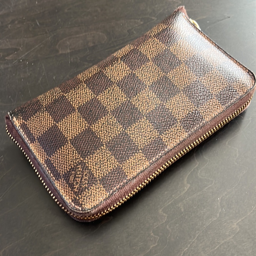 Louis Vuitton Zippy Damier Ebene Wallet (6.5”x3.5”)